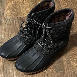 Stylish Black Quilted Duck Boots
